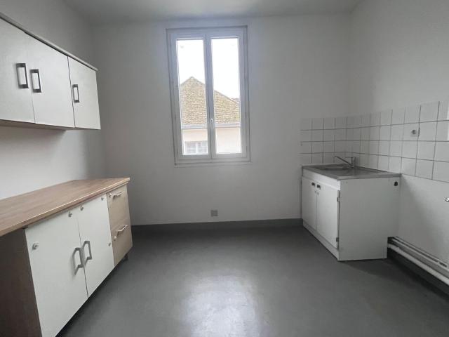 Location appartement, 76.5 m² T 3 à Clairoix, 700 €
