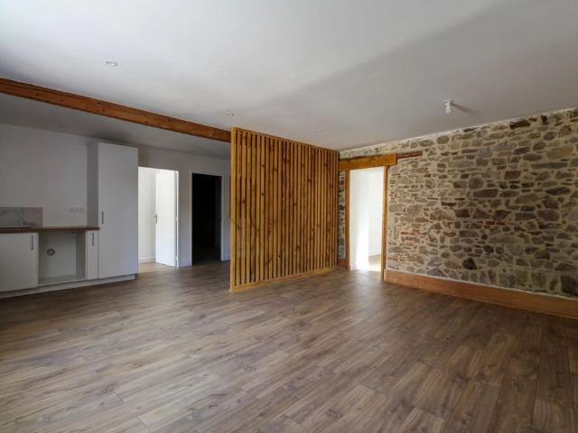 Location Appartement 76 m2 à Doizieux