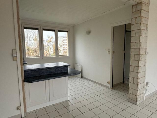 Location appartement, 78.49 m² T 3 à Chauny, 625 €