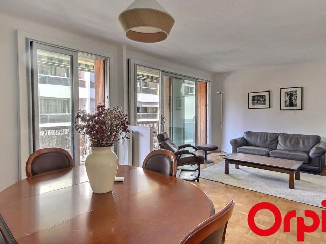 Location appartement, 78.98 m² T 2 à Marseille 7, 1 250 €