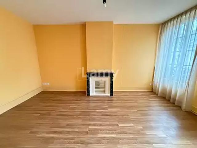 location appartement, 78.01 m² au dernier étage