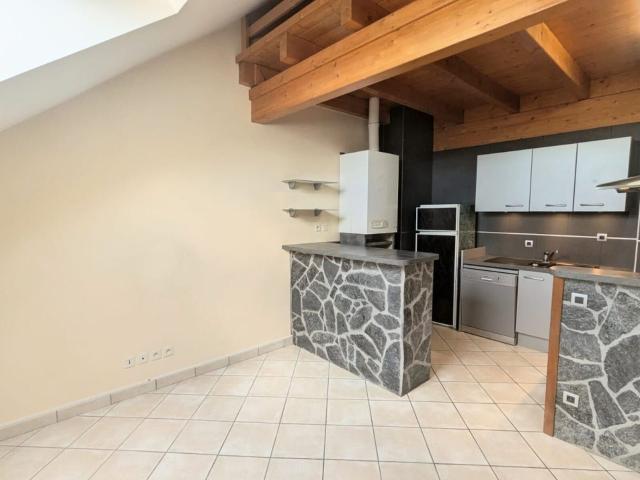 Location appartement, 78.11 m² T 3 à Gruffy, 1 260 €