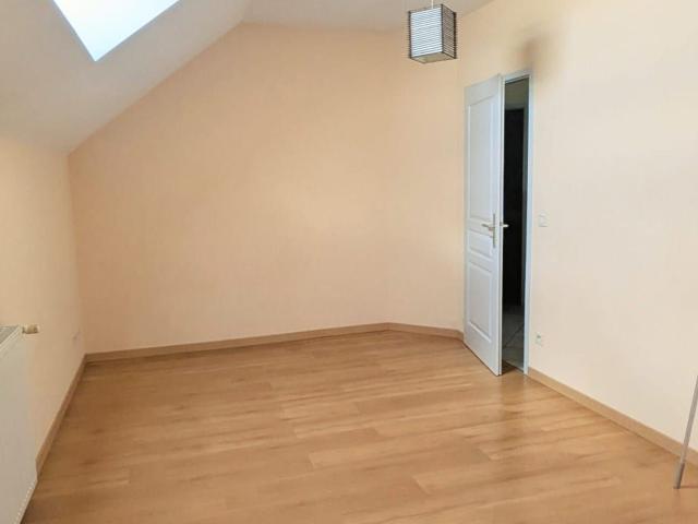Location appartement, 78.11 m² T 2 à Gruffy, 1 260 €