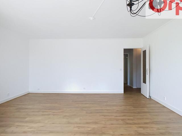 Location appartement, 79.51 m² T 3 à Choisy le Roi, 1 600 €
