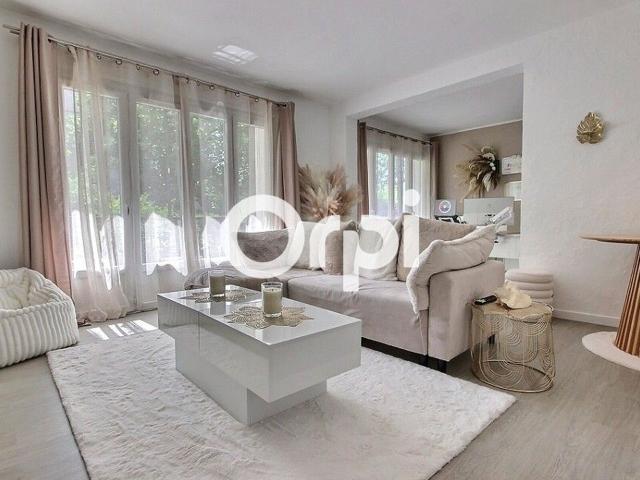 Location appartement, 79.76 m² T 4 à Maurepas, 1 049 €