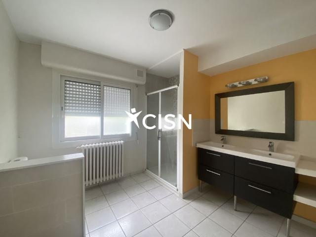 Location Appartement 7 pièces 122m² ST NAZAIRE 44600