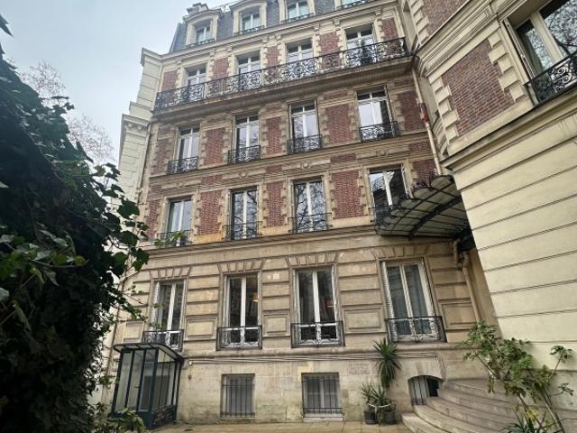 Location appartement 7 pièces à 75017 Paris  réf:P17VIL223S0 52583. | AROBAZIMMO