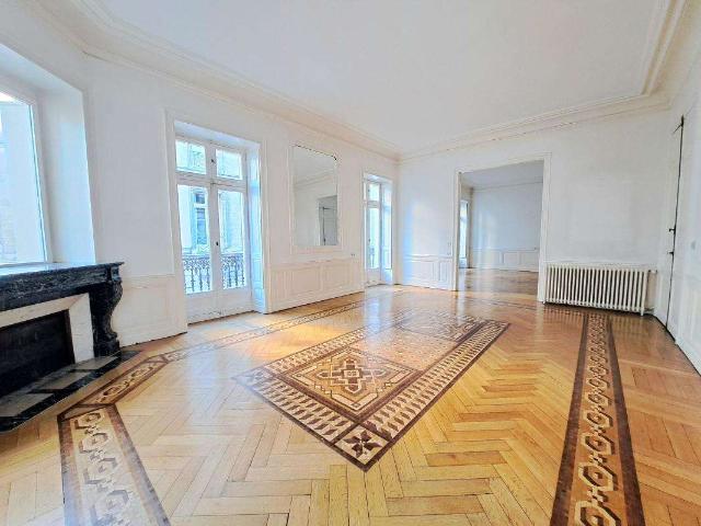 Location appartement 7 pièces Nantes Centre Ville 44
