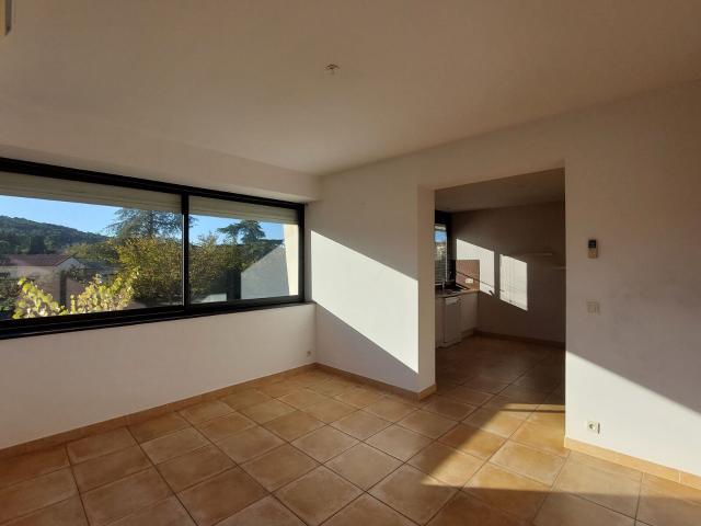 Location appartement, 80.9 m² T 4 à Calvisson, 950 €