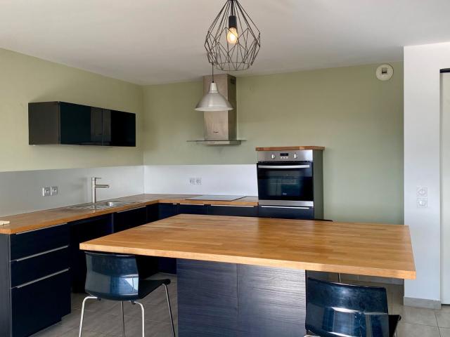 Location appartement, 80.31 m² T 4 à Pertuis, 995 €