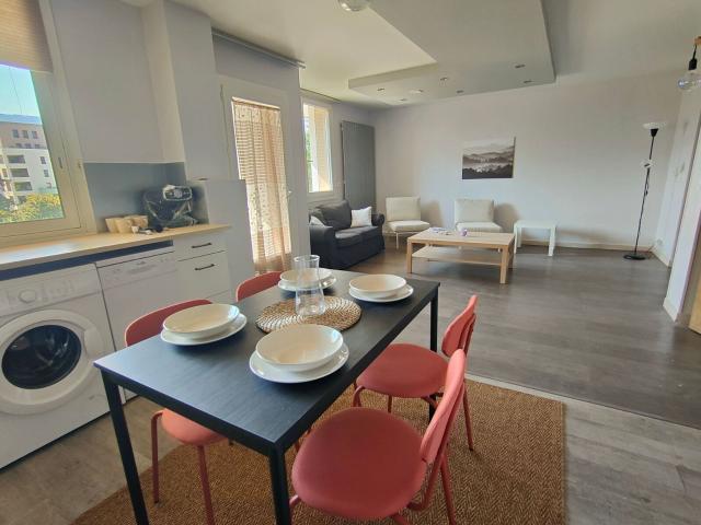 Location appartement, 81.78 m² T 4 à Grenoble, 450 €