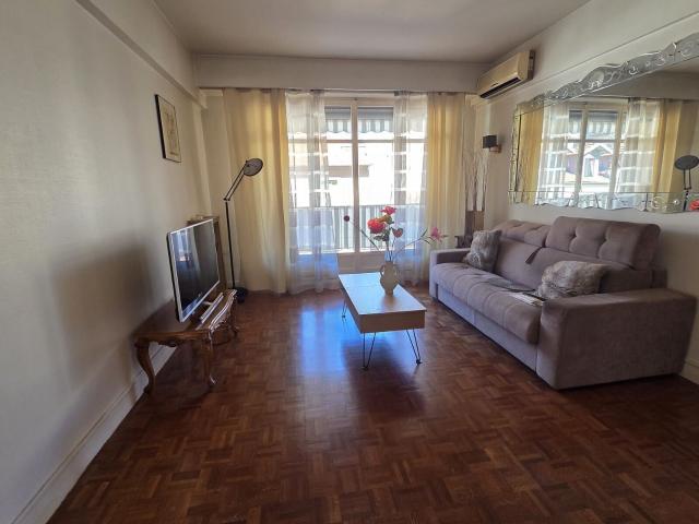 Location appartement, 81.2 m² T 3 à Nice, 1 880 €