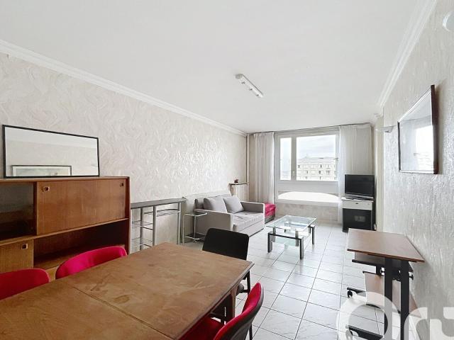 Location appartement, 81.3 m² T 3 à Lyon 8, 1 315 €