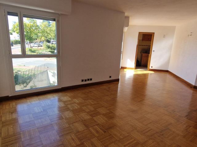 Location appartement, 84.21 m² T 4 à Verneuil sur Seine, 1 390 €