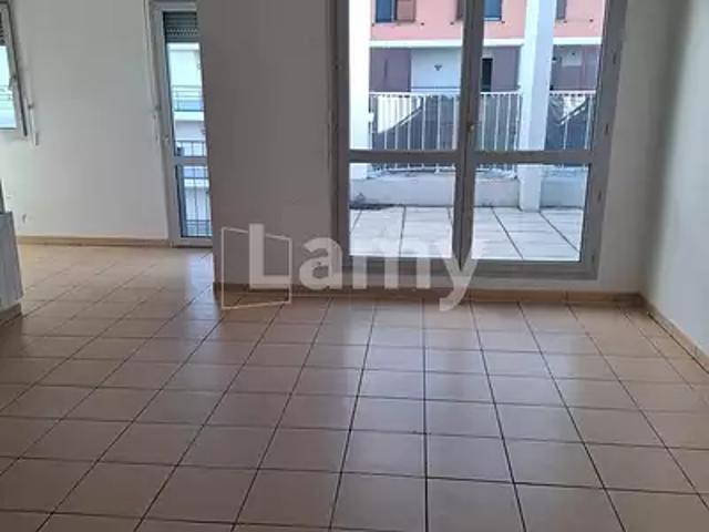 location appartement, 85.39 m² au dernier étage