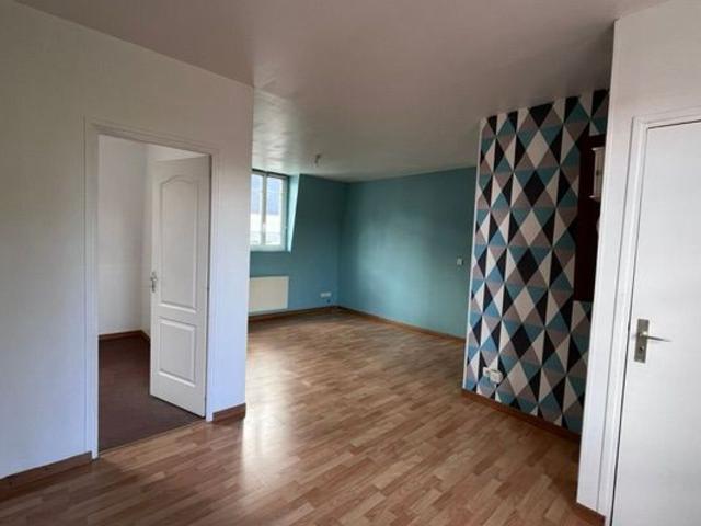 Location appartement, 89.7 m² T 4 à Compiègne, 975 €