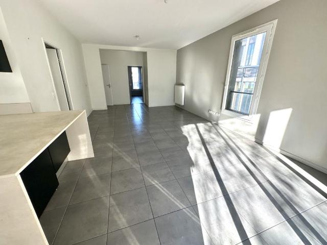 Location Appartement 4 pièces 82m² BORDEAUX 33800