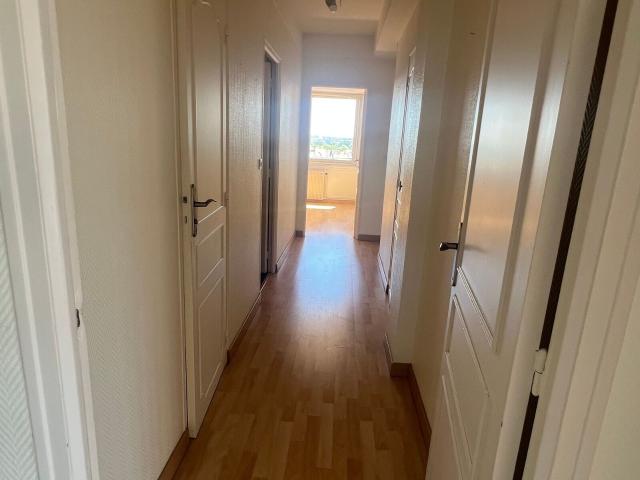 Location appartement, 93.47 m² T 4 à Amiens, 1 000 €