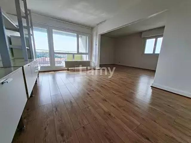 location appartement, 93.8 m² au dernier étage garage
