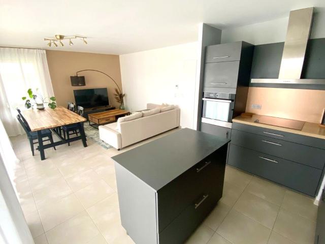 Location appartement, 93.24 m² T 4 à Saint Julien en Genevois, 2 300 €