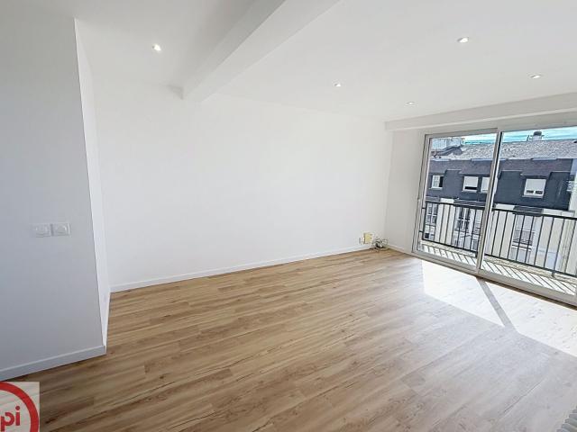 Location appartement, 91 m² T 4 à Pau, 1 000 €
