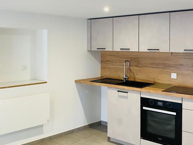 Location appartement, 94.38 m² T 3 à Saint Jean de Moirans, 1 100 €