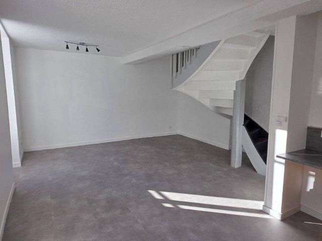 Location Appartement 96 m² à Morestel 800 ¤ CC /mois