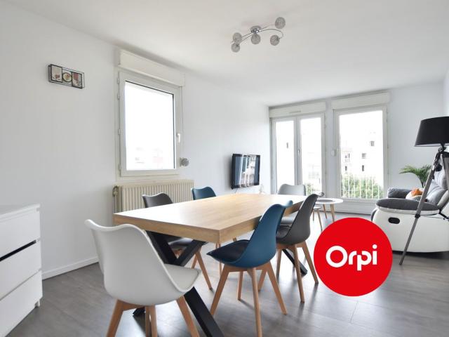 Location appartement, 9.36 m² T 1 à Saint Priest, 462 €