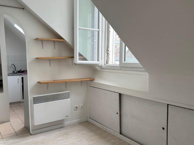 Location appartement, 9.62 m² T 1 à Paris 10, 690 €
