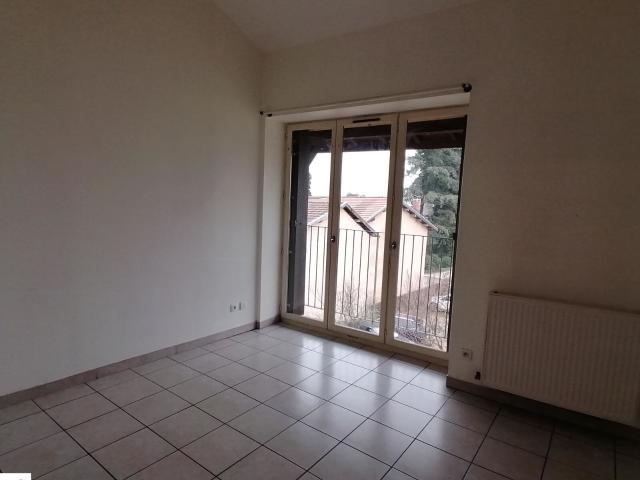 Location appartement, 100.18 m² T 5 à La Côte Saint André, 655 €