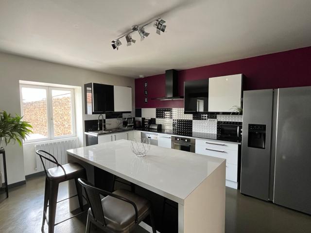 Location appartement, 100 m² T 4 à Saint Laurent sur Saône, 1 000 €