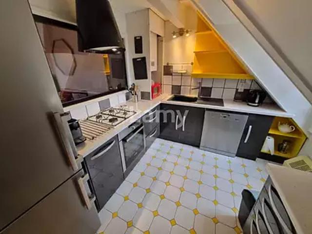 location appartement, 102.0 m² au dernier étage