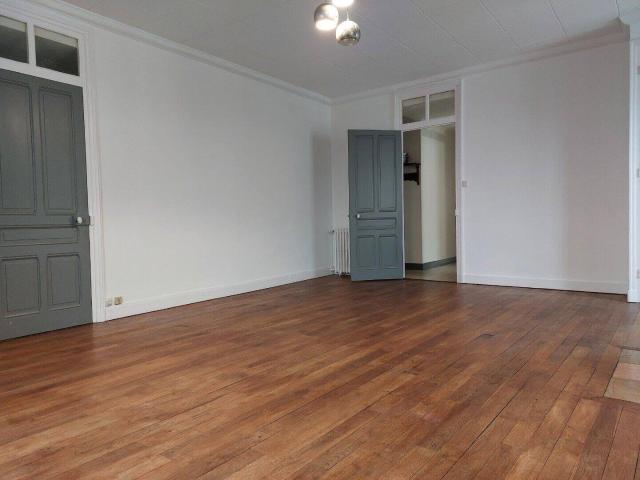 Location Appartement 104 m² à Meximieux 878 ¤ CC /mois