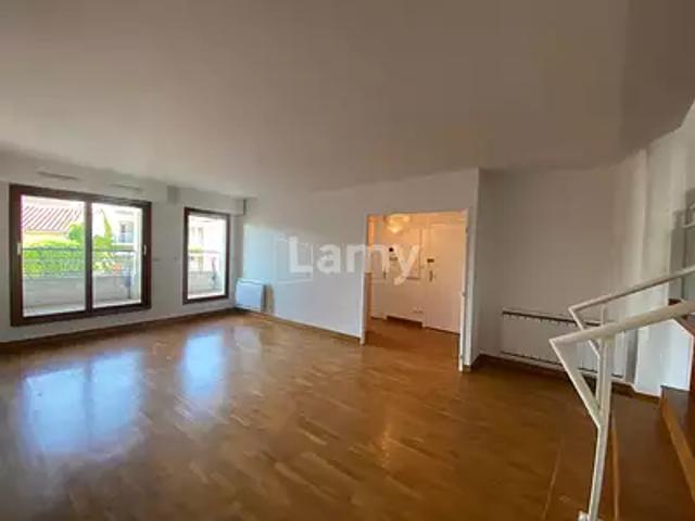 location appartement, 117.0 m² au dernier étage parking