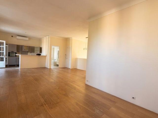 Location appartement, 124.92 m² T 3 à Cannes, 2 500 €