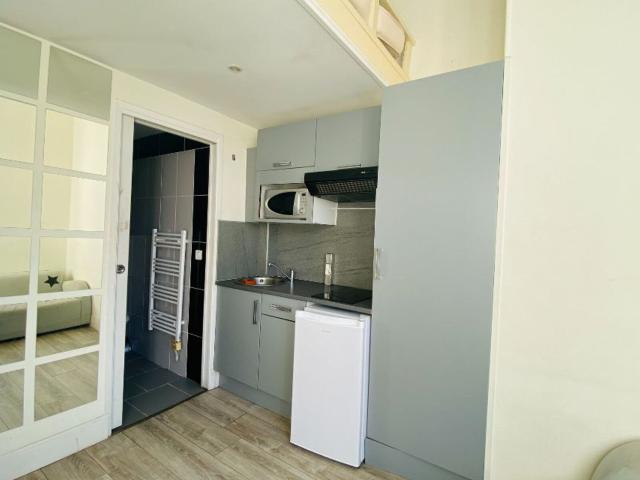 Location appartement, 12.28 m² T 1 à Nice, 500 €