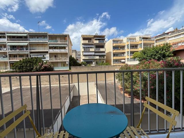 Location appartement, 17.72 m² T 1 à Nice, 700 €