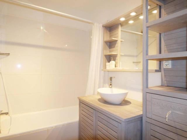 Location appartement, 17.7 m² T 1 à Marseille 5, 580 €