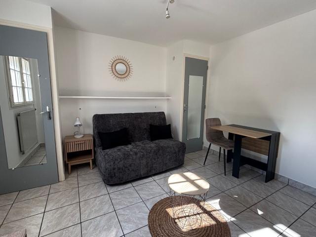 Location appartement, 17.08 m² T 1 à Poitiers, 500 €