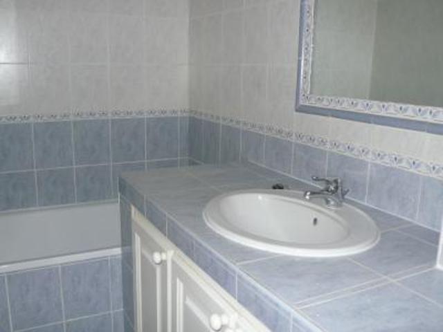 location appartement 151 rue tour de l' evêque 3 pièces 60 m2 gard 30900 703 €