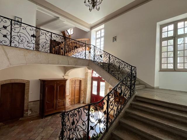 Location appartement, 162.2 m² T 4 à Caussade, 1 120 €