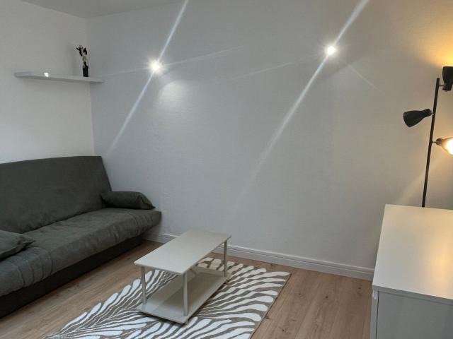 Location appartement, 16.5 m² T 1 à Reims, 490 €
