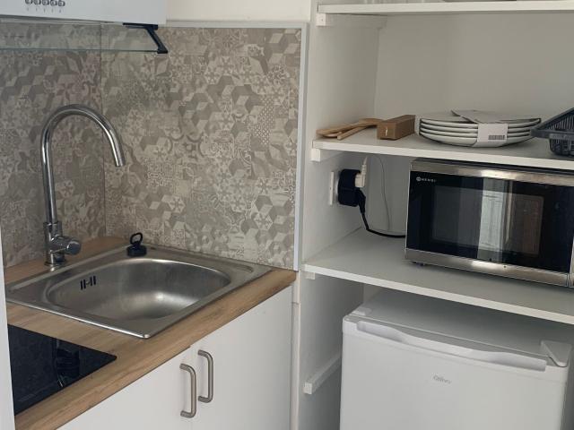Location appartement, 16.06 m² T 1 à Sète, 398 €