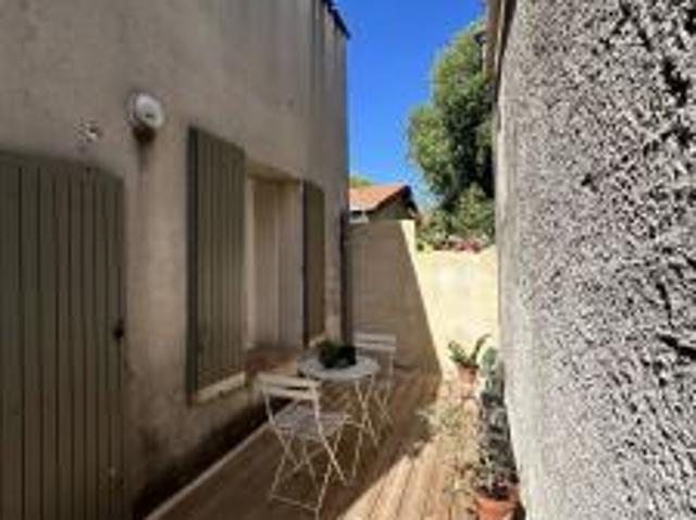 location appartement 18 rue porte cancière 3 pièces 58 m2 gard 30000 756 €