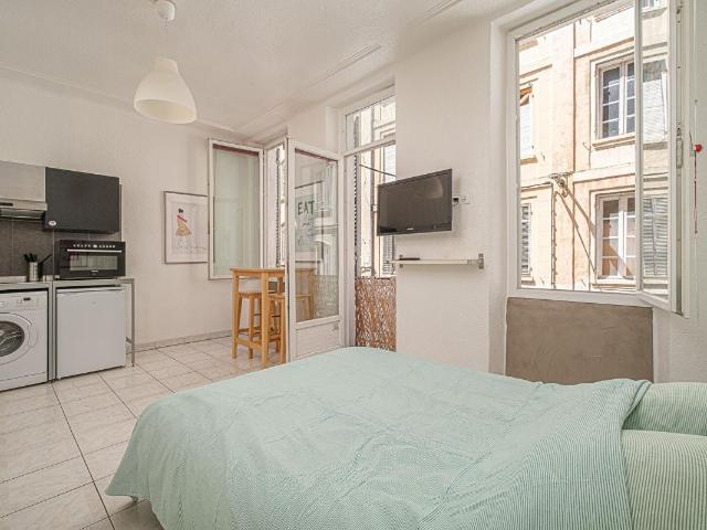 Location Appartement 1 pièce Meublé 21m² MARSEILLE 1er