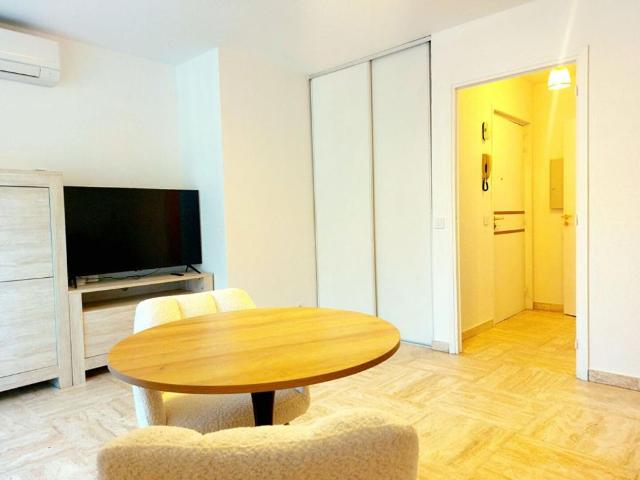 Location Appartement 1 pièce Meublé 26m² MANDELIEU LA NAPOULE 06210