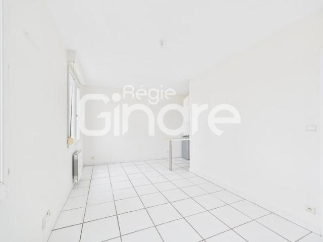 Location Appartement 1 pièce + cuisine 25 m² 670 /mois