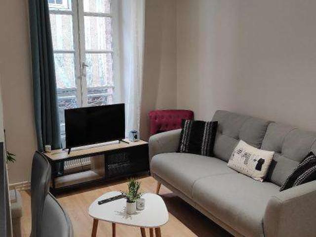 Location appartement 1 pièce Laval Centre Ville Cathédrale 53