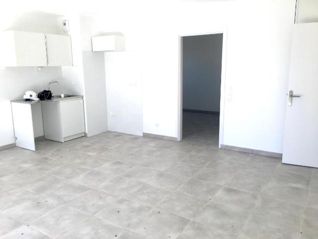 Location appartement 1 pièce ST CANNAT 33m² à 576.85€/mois CDC Habitat