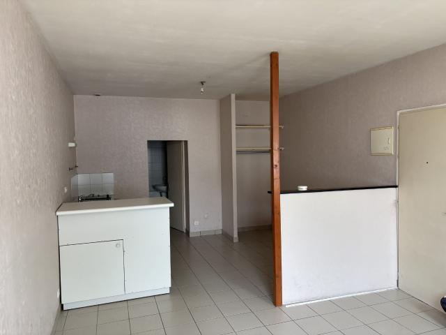 Location Appartement 1 pièce s 29 m² | 440 € Nantes Réf.LA4108 DOMINNO44